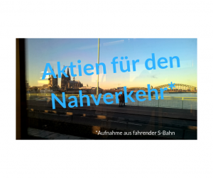 Bild zeigt Kölner Dom in Abenddämmerung. Bildtext lautet: Aktien für den Nahverkehr.
